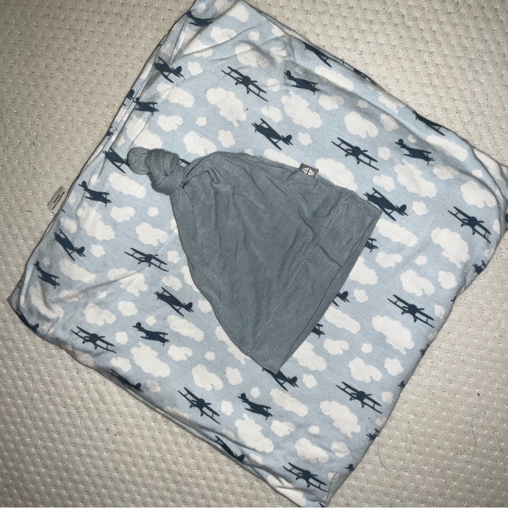 Kate Quinn Blue Airplane Single Layer Blanket and Hat Set